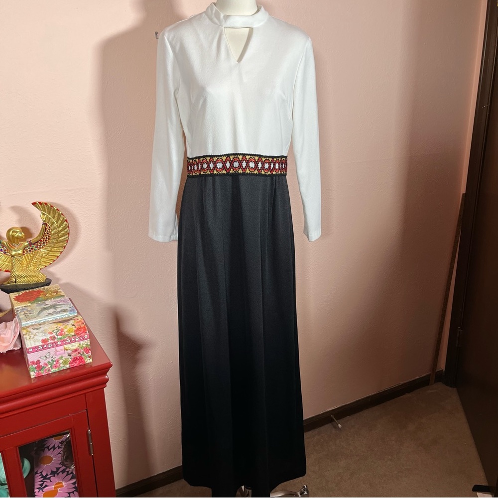 Vintage 1970 Mod Long Sleeve High neck Art deco Formal Maxi Hostess Dress
